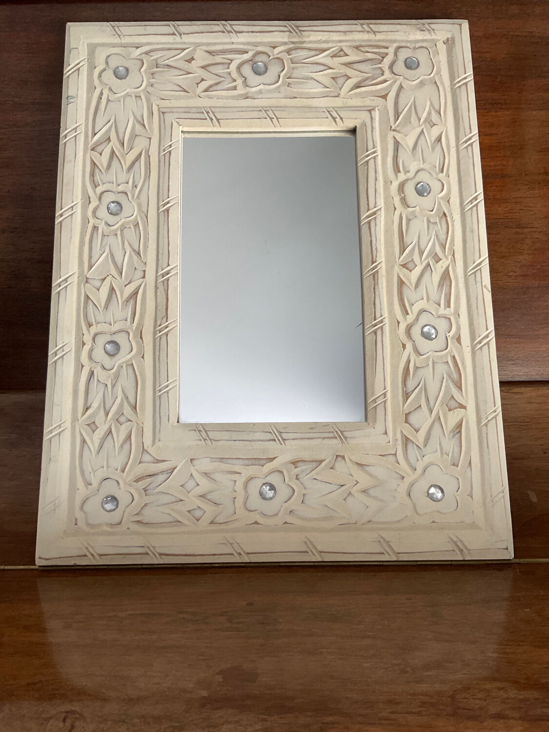 Miroir en bois sculpté