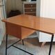 Bureau style moderniste pieds compas