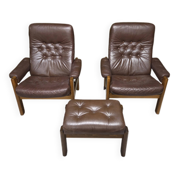 Paire de fauteuils cuir et un ottoman Suède 1970