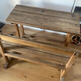 Bureau d’écolier en bois avec encrier