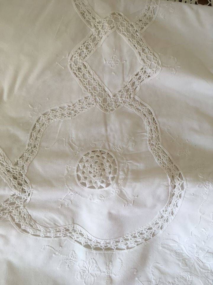Tablecloth rectangular white cotton embroidered