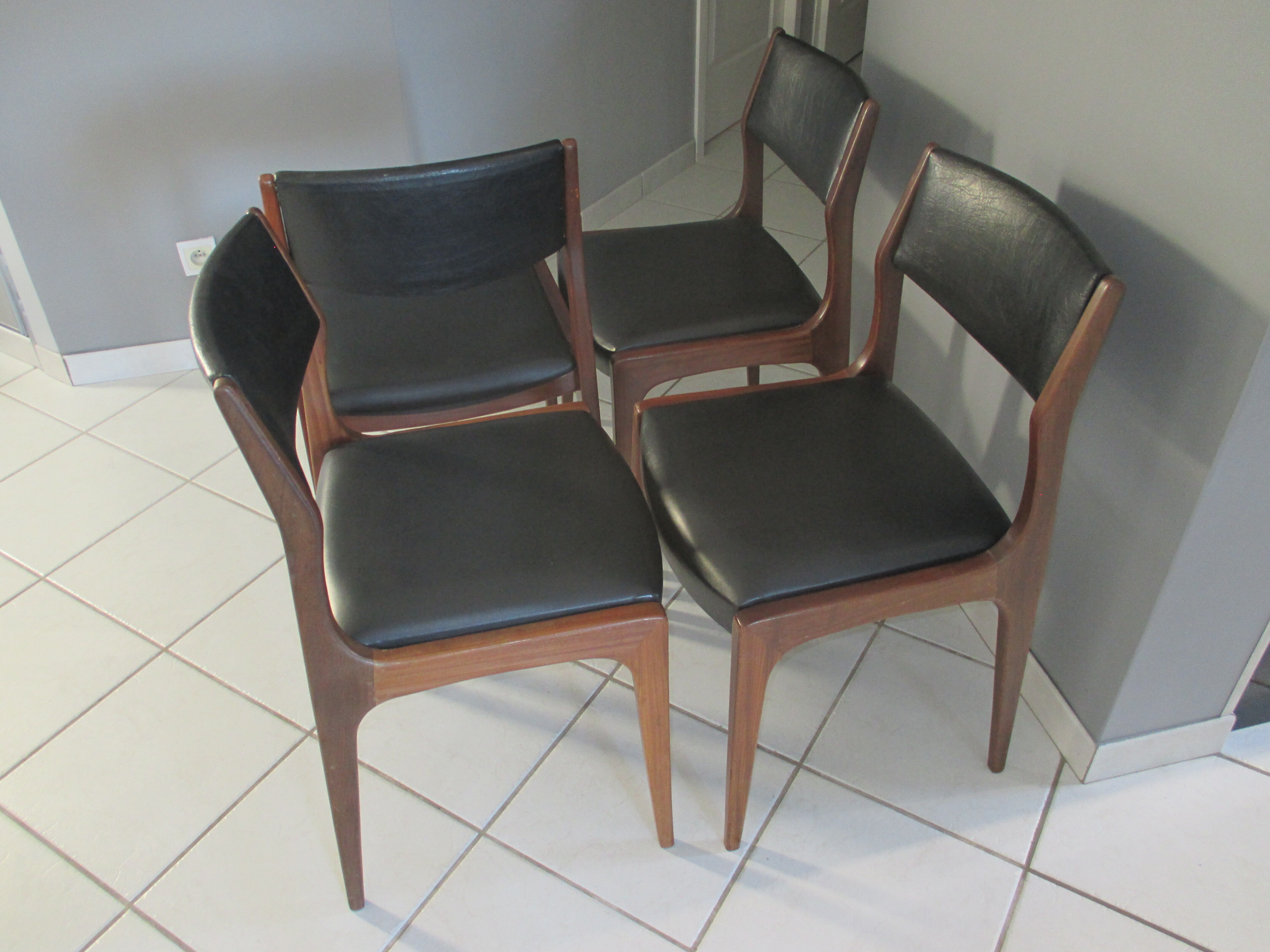 Suite 4 chaises scandinave vintage teck