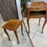 Guéridon ensemble gueridon et tabouret de style Louis XV en chêne massif