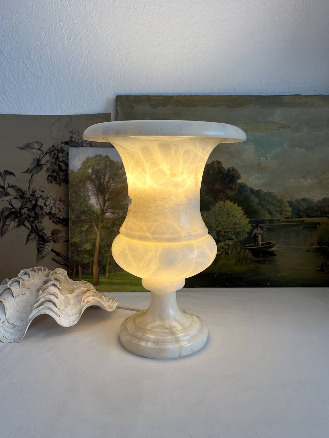 Vintage alabaster-style Medici vase table lamp in resin
