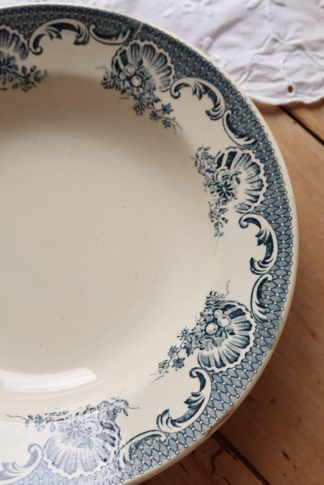 Vintage hollow plate Lavallière - Moulin des Loups - Floral rim