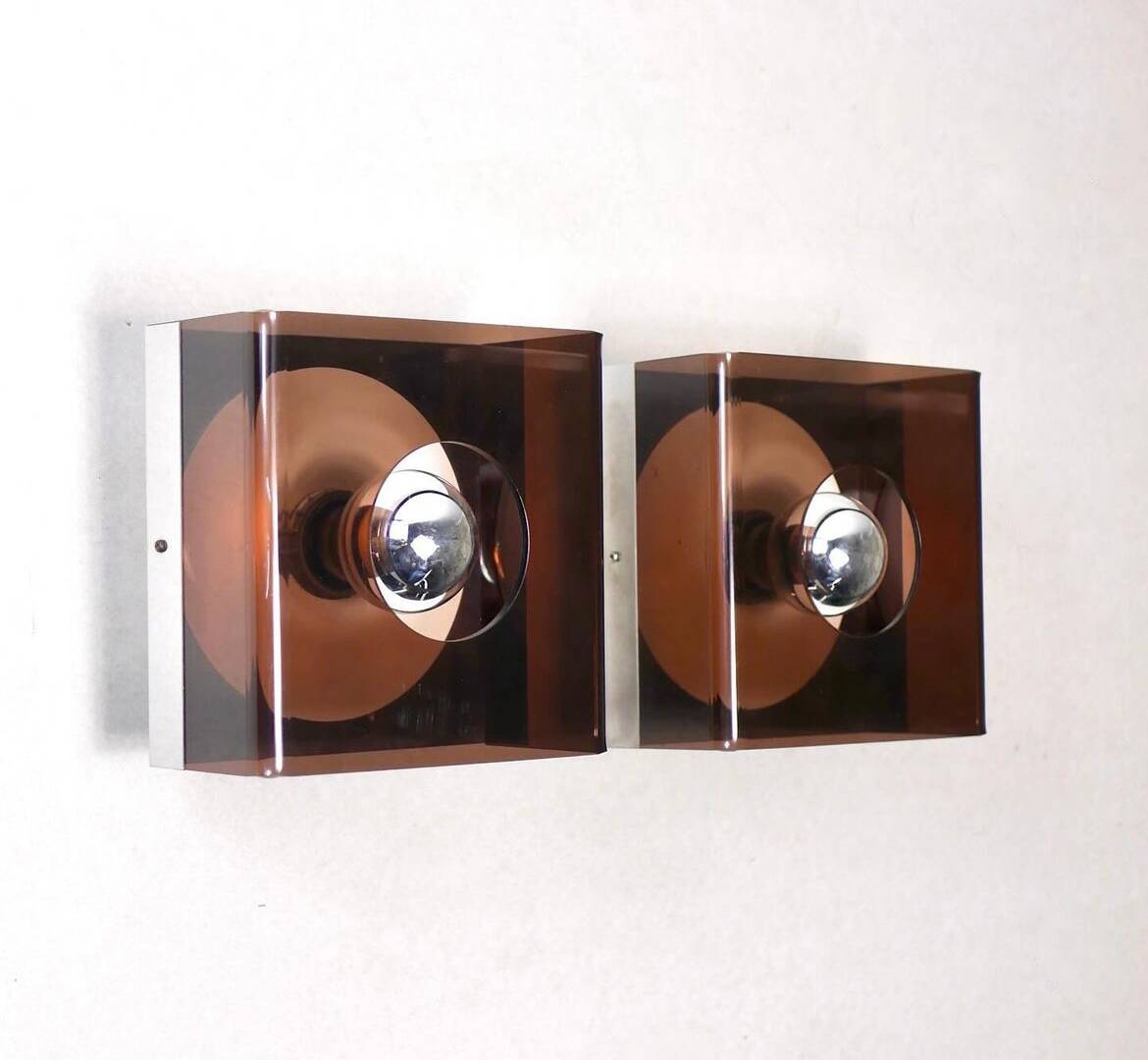 pair of 2 plexiglass wall lights, Disco model, by Jocelyne Trocmé, design 1970.