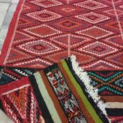 Tapis kilim berbère rouge multicolore en laine 100x200cm