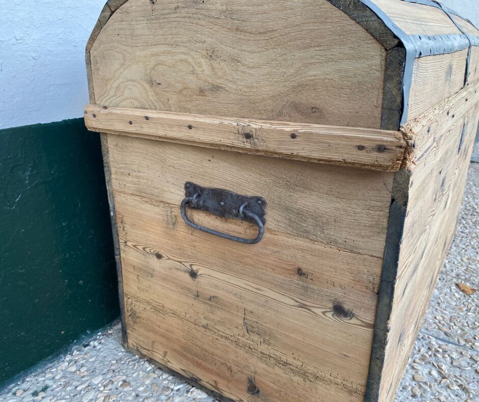 Old trunk restored in wood and zinc rounded top
