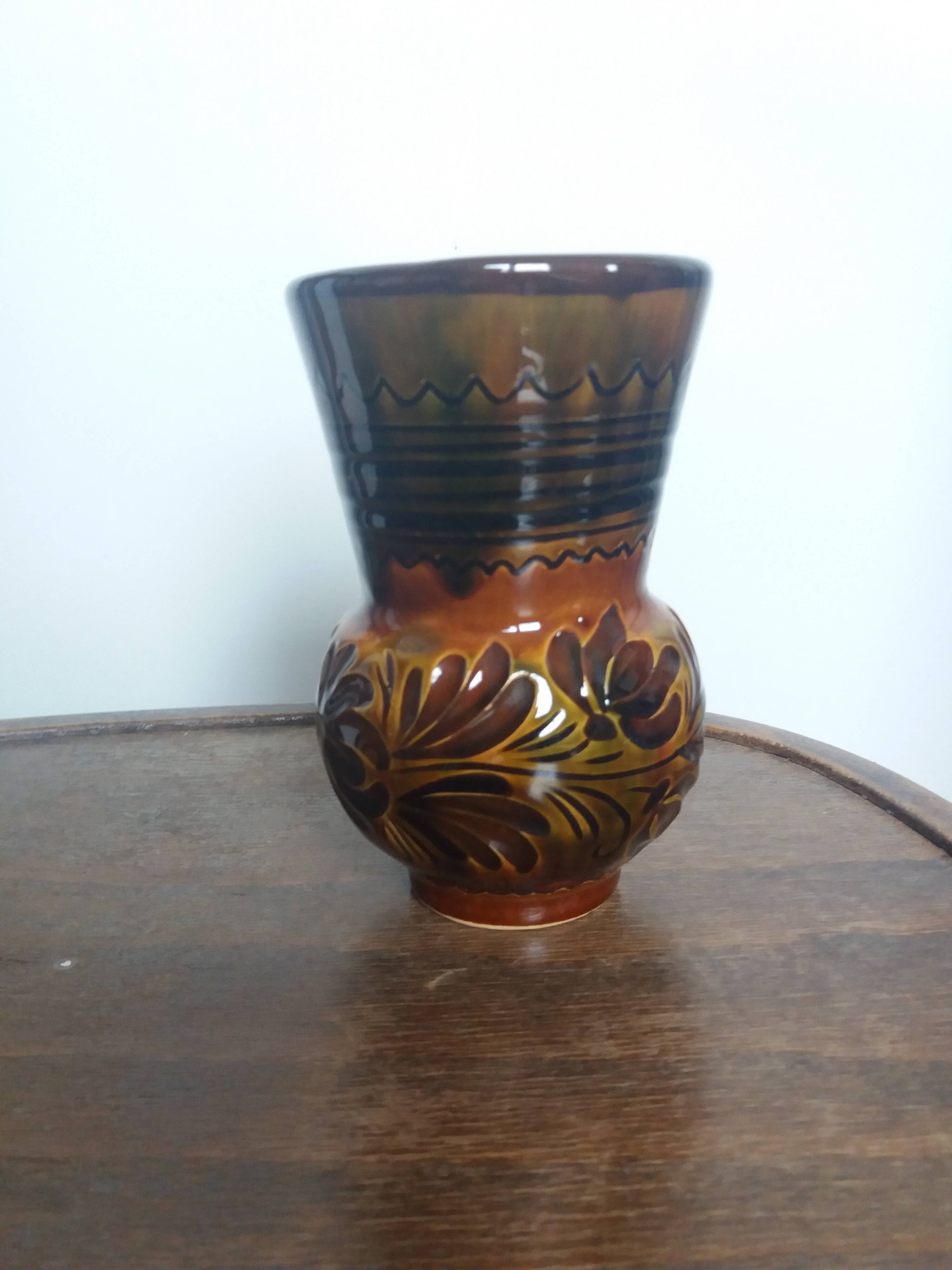Vase signé hmv hongrie