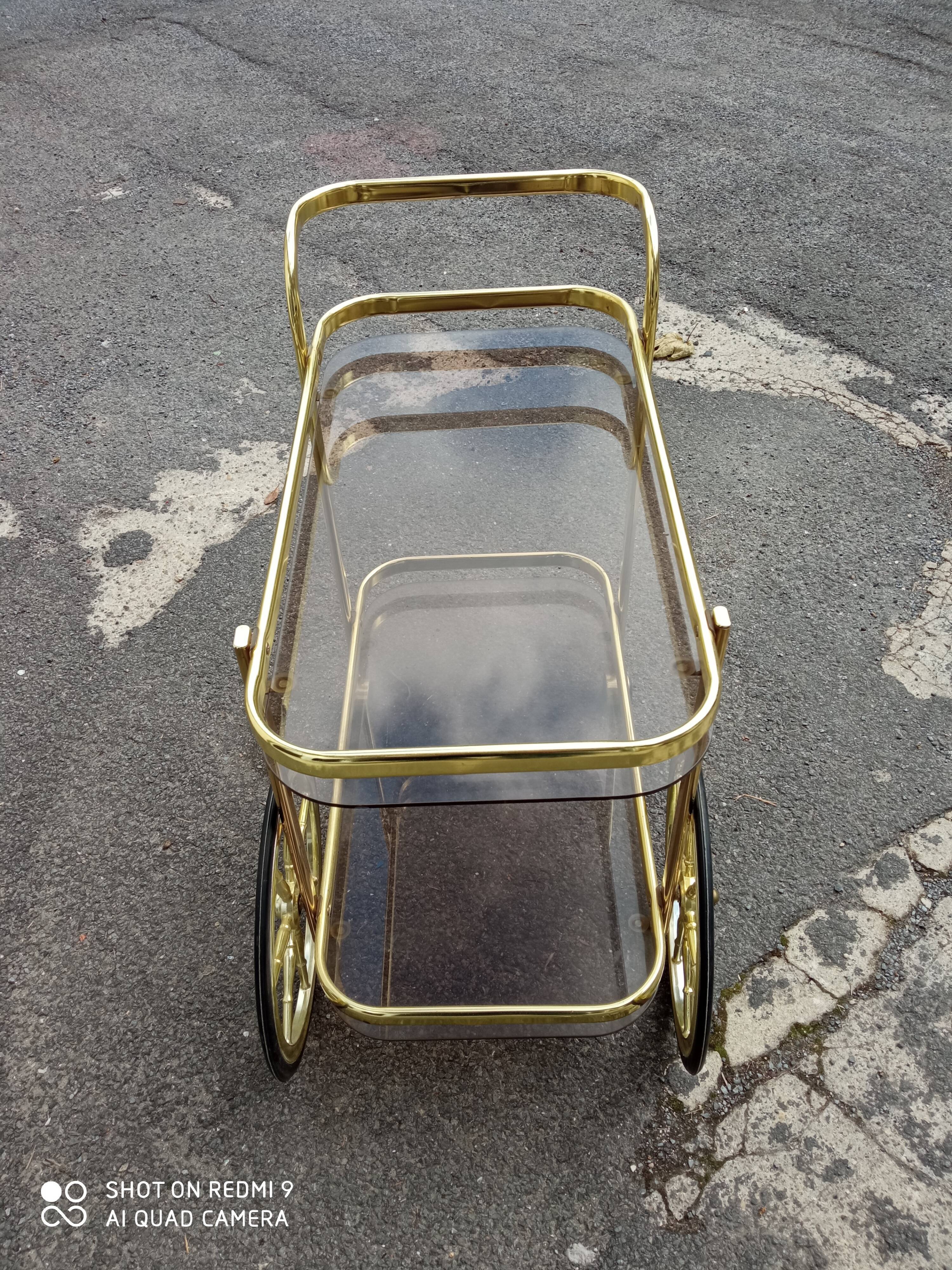 Serving table of the 70