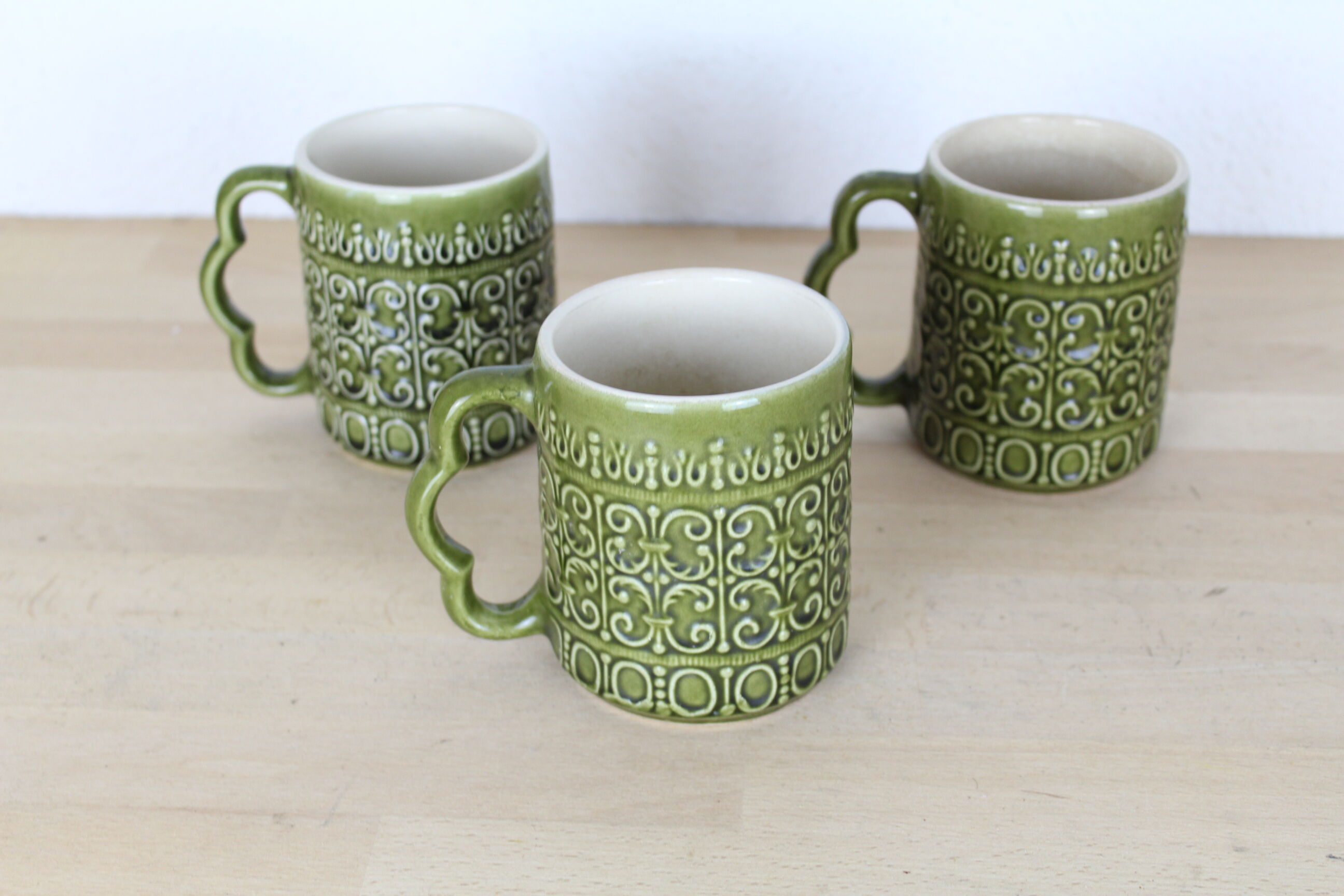 Set of 3 mugs in green ceramic