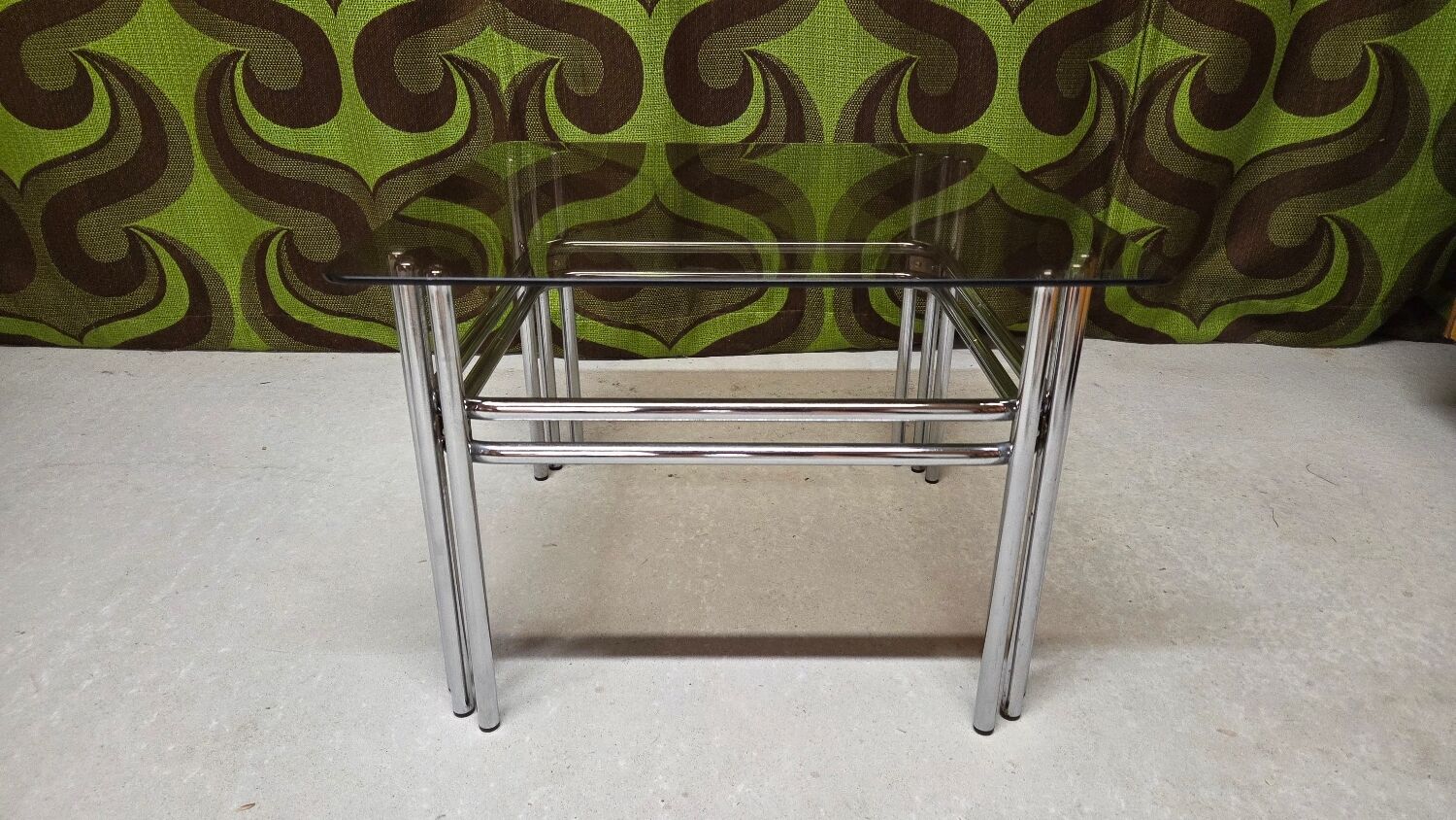 Table basse chrome verre fumé 1970"