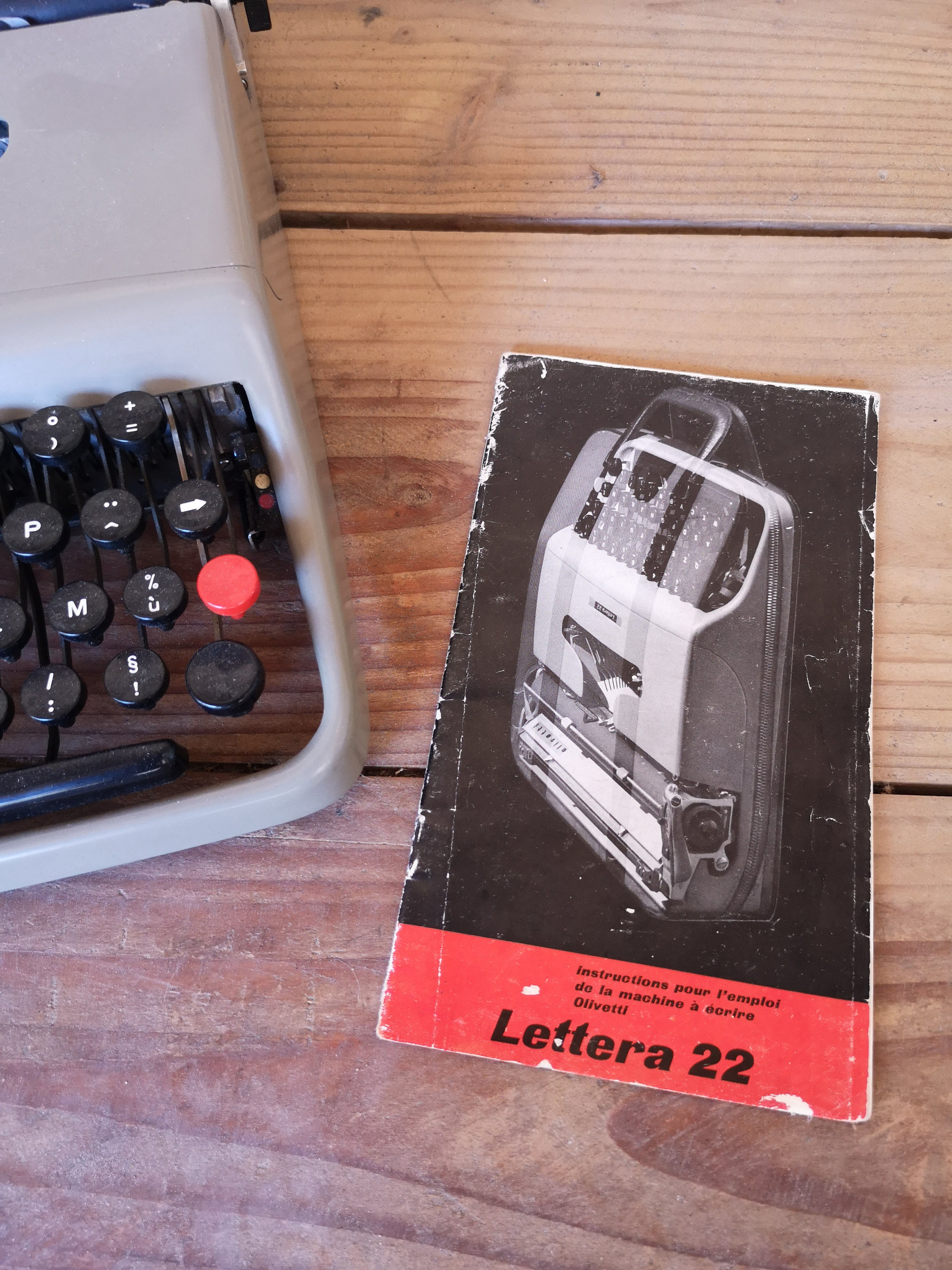 Olivetti Lettera Typewriter 22