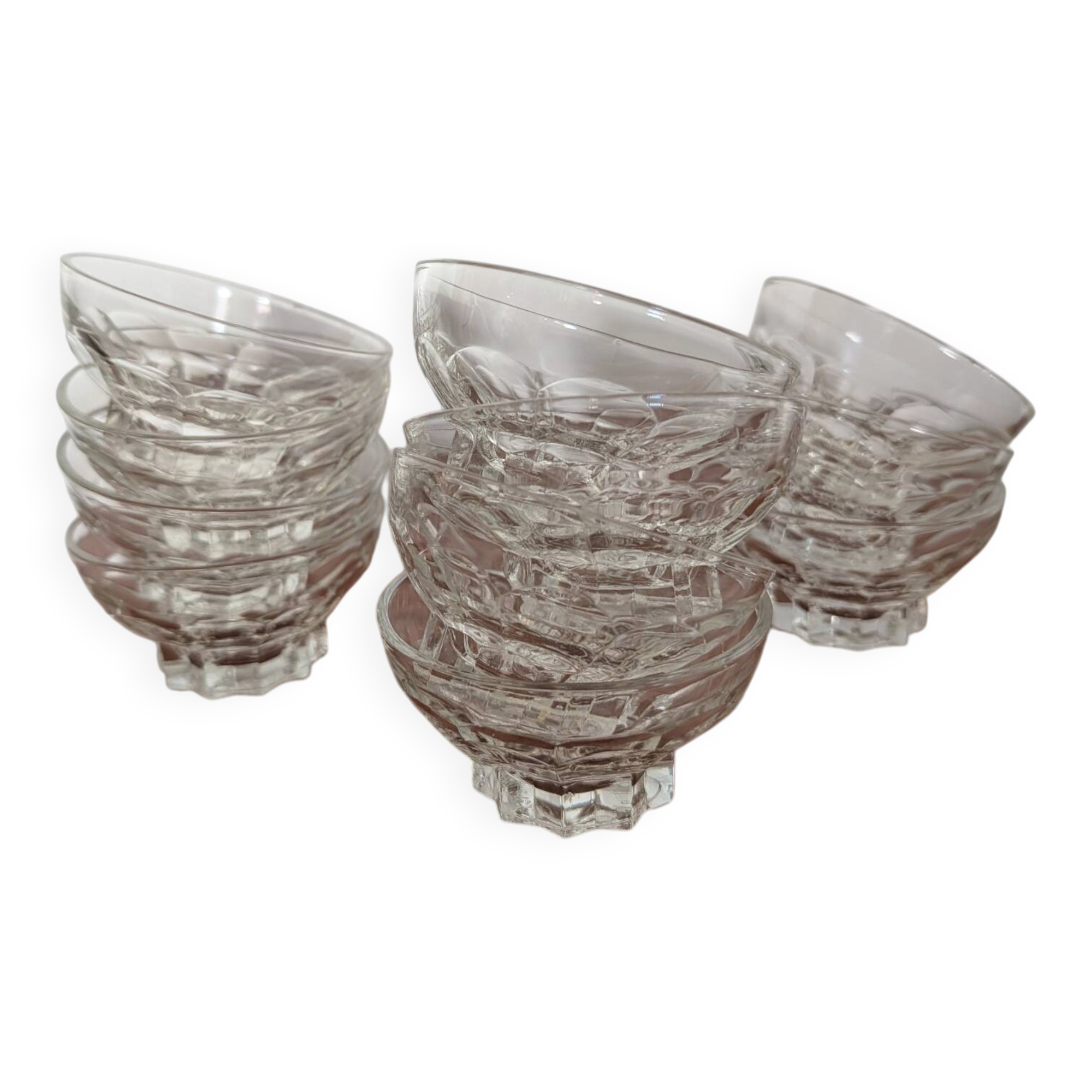 11 coupes en verre moulé français – années 1970
