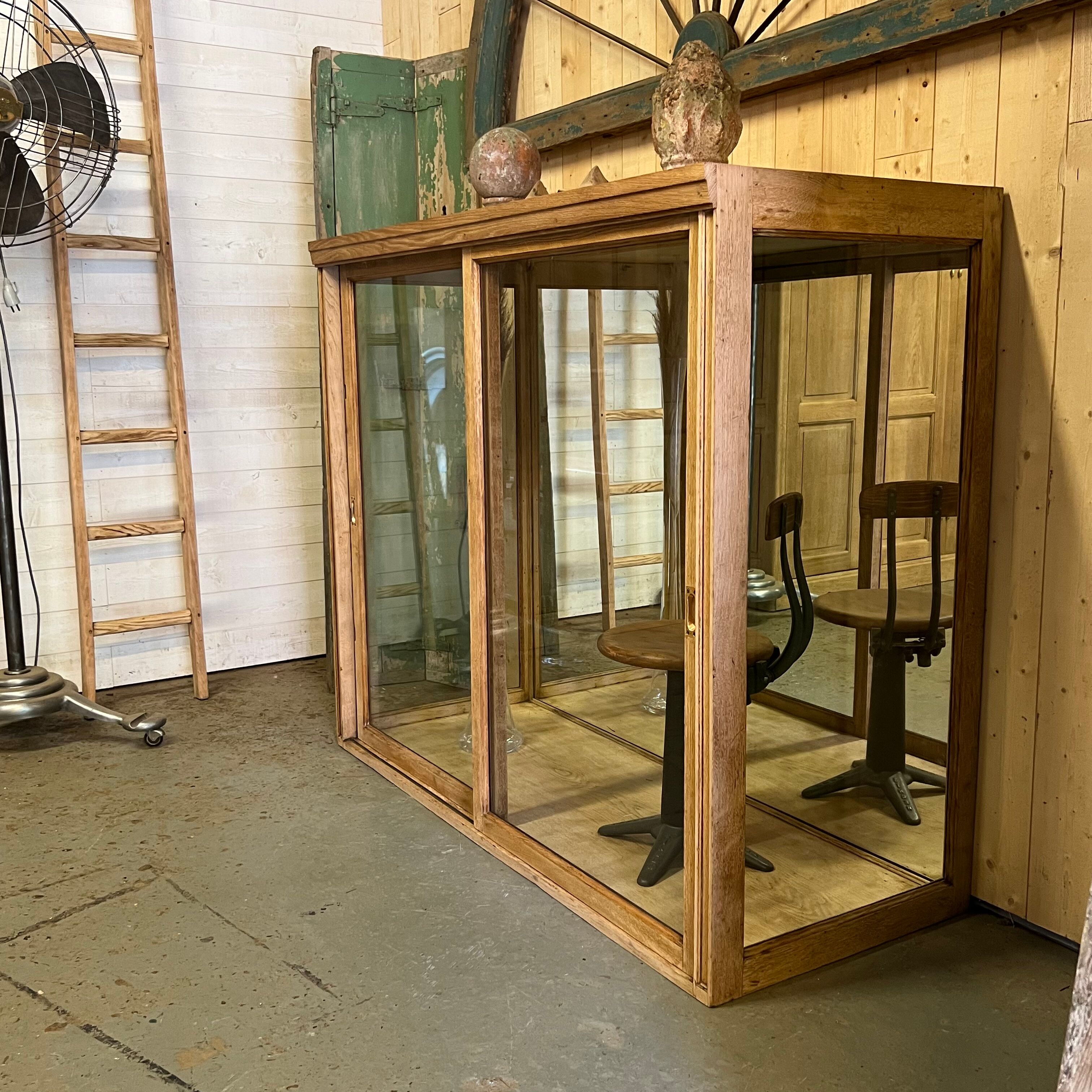 Former pastry shop window