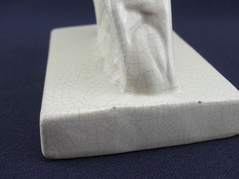 Onnaing, paire de serre-livres antilopes en craquelé Art Déco