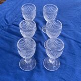 Elegant service consisting of a carafe, 3 wine glasses and 6 diamond pattern aperitif glasses