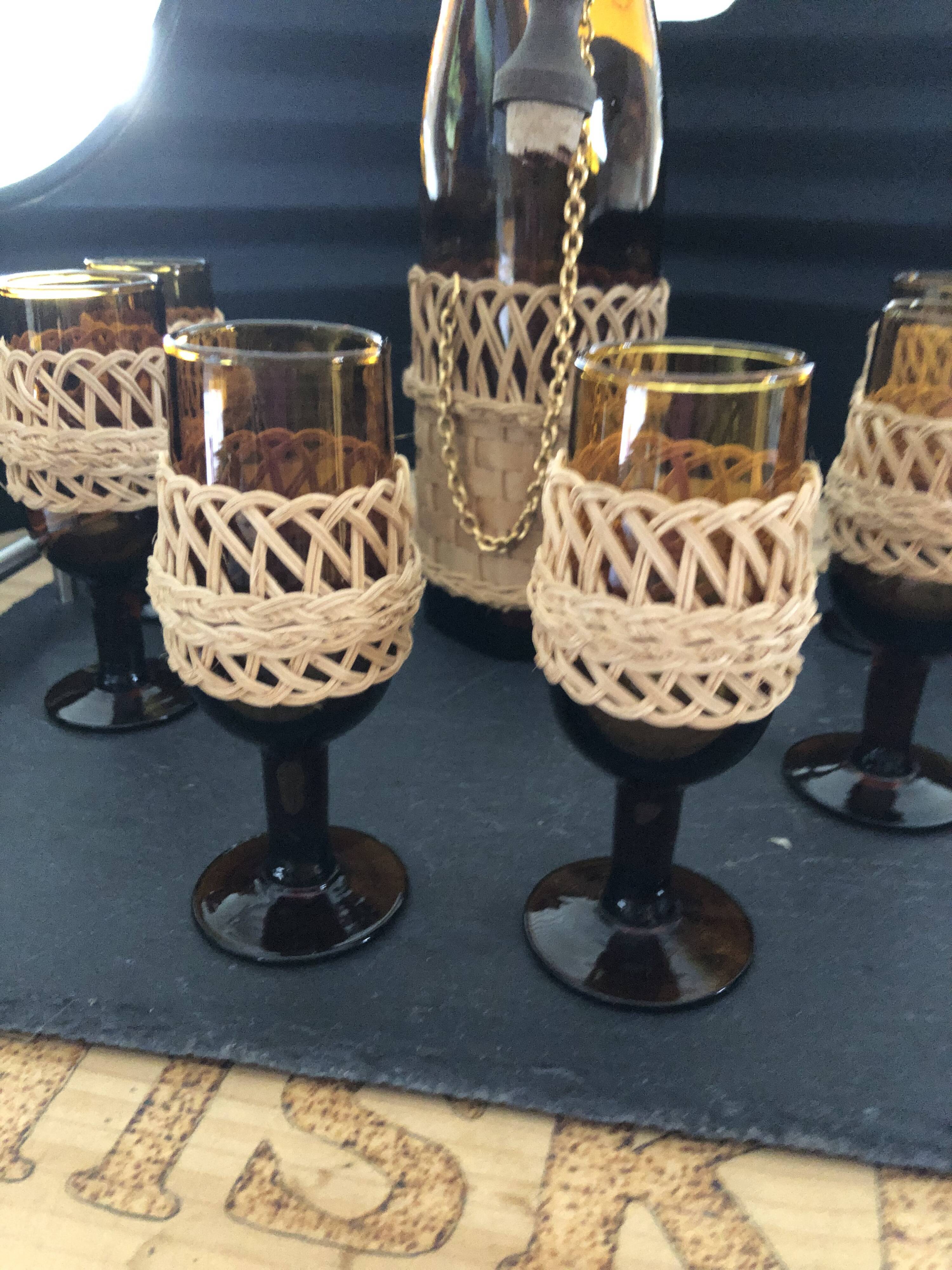 Aperitif service amber glass and vintage rattan