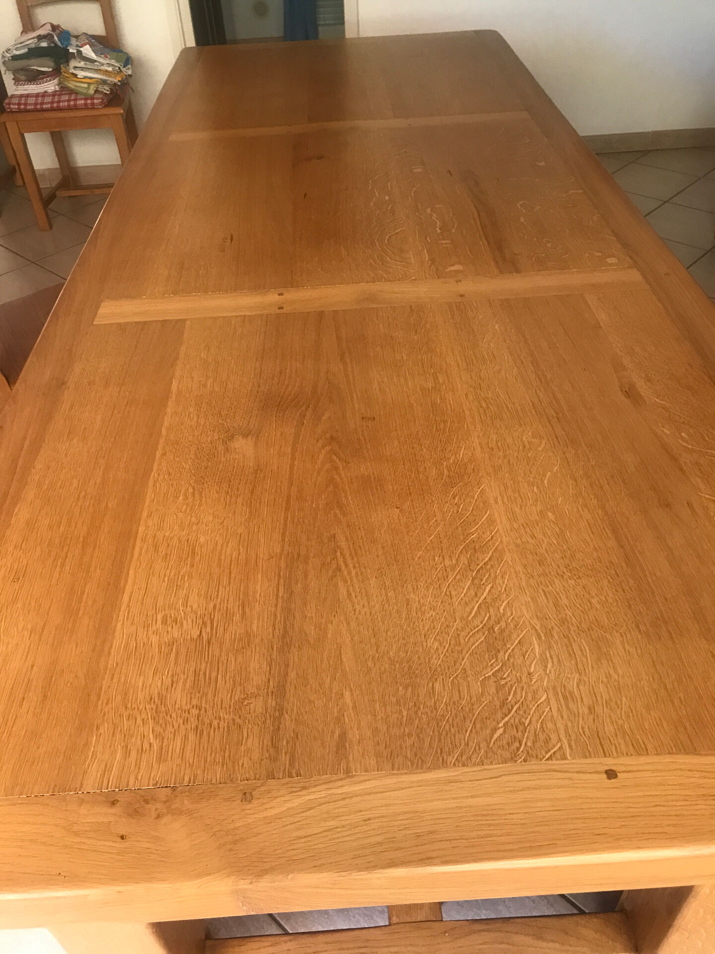 Solid oak dining table made by a craftsman cabinetmaker.