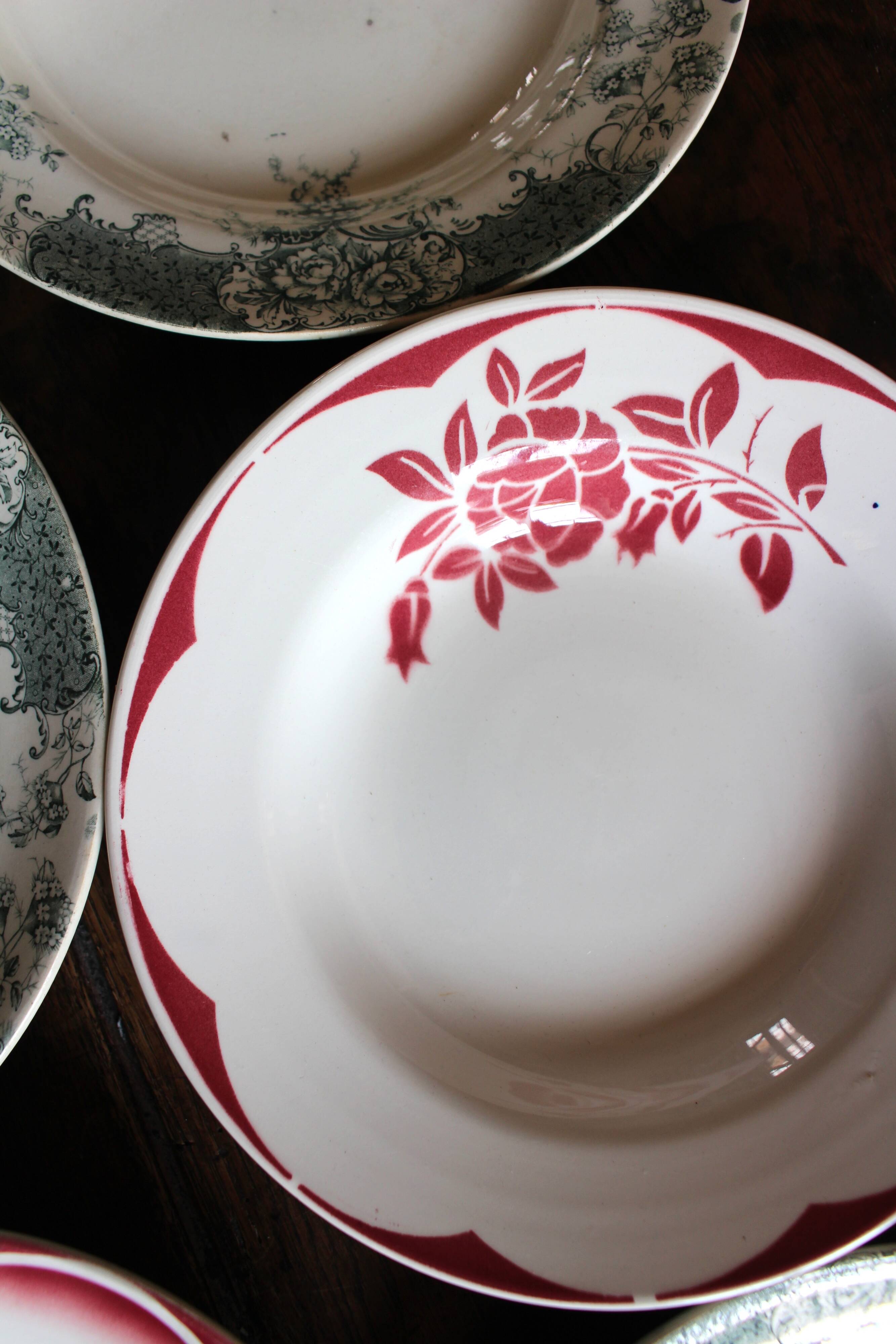 6 deep plates Marsac red Digoin Terre de fer green