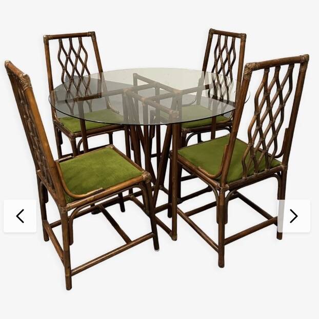 Table et chaises en rotin
