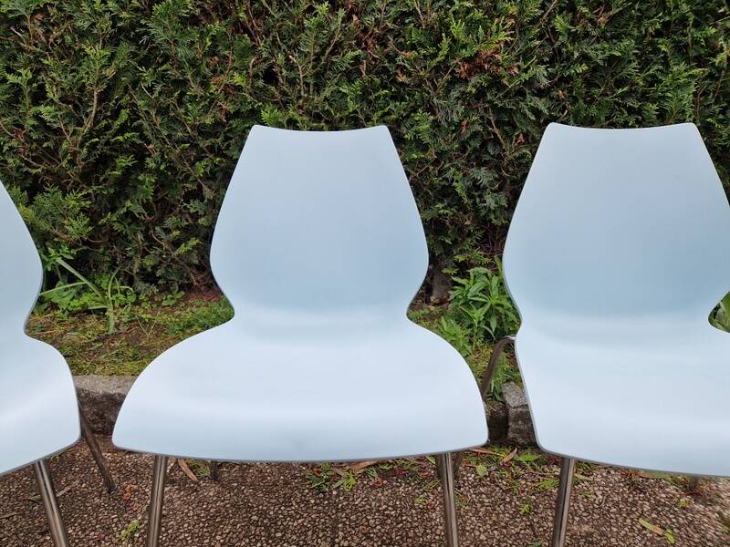 Vico Magistretti (1920-2006) for Kartell - Series of 4 chairs - Maui model - Sky blue color