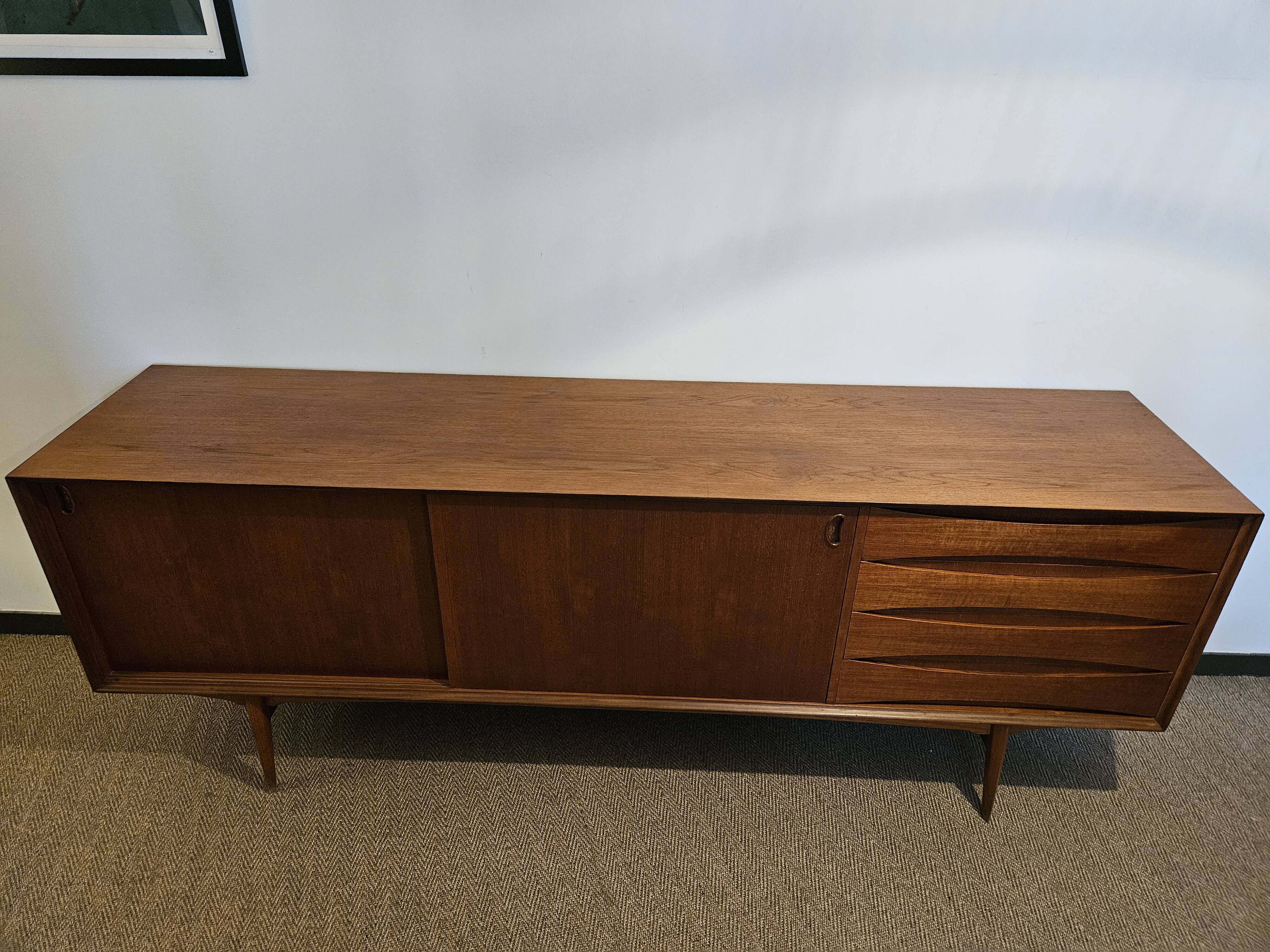 Sacndinavian sideboard