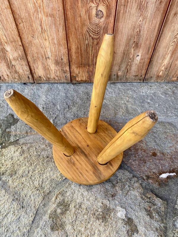 Paire de tabouret tripode en bois