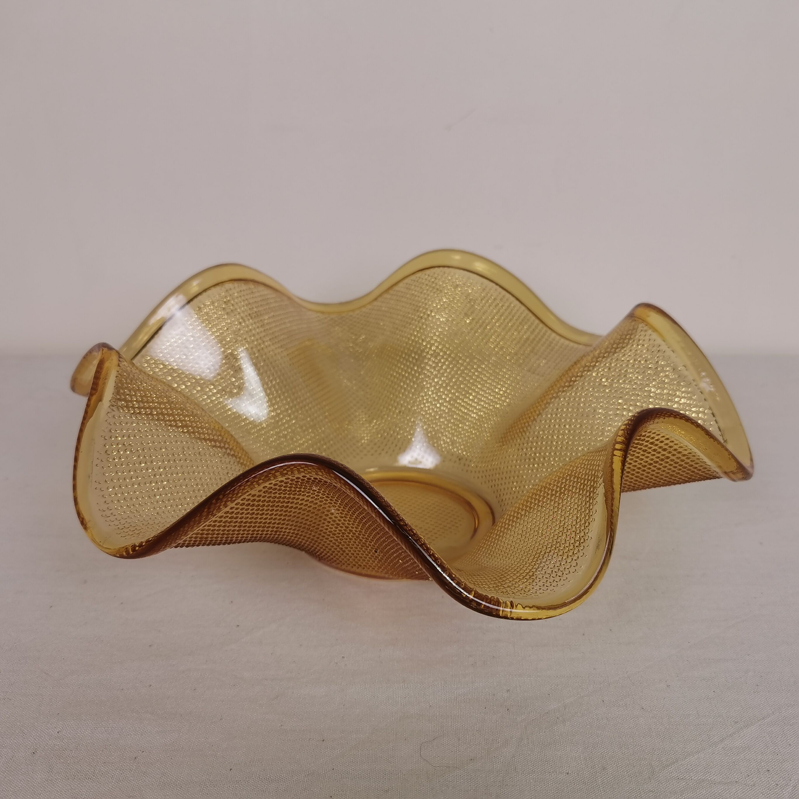 Serving bowl and 8 cups