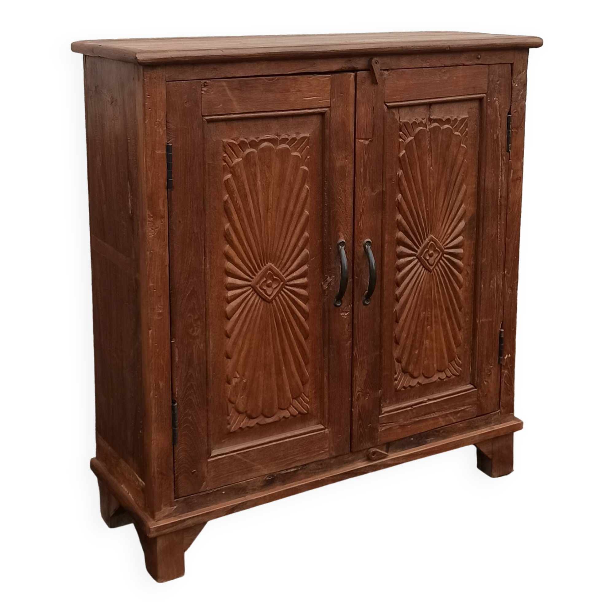 Old wooden chest of drawers