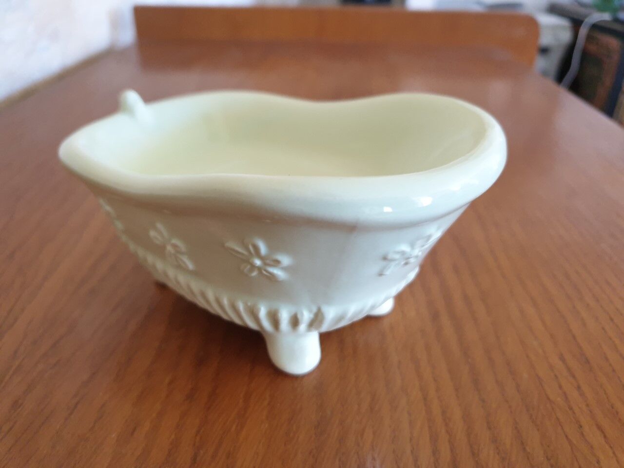 Earthenware soap holder