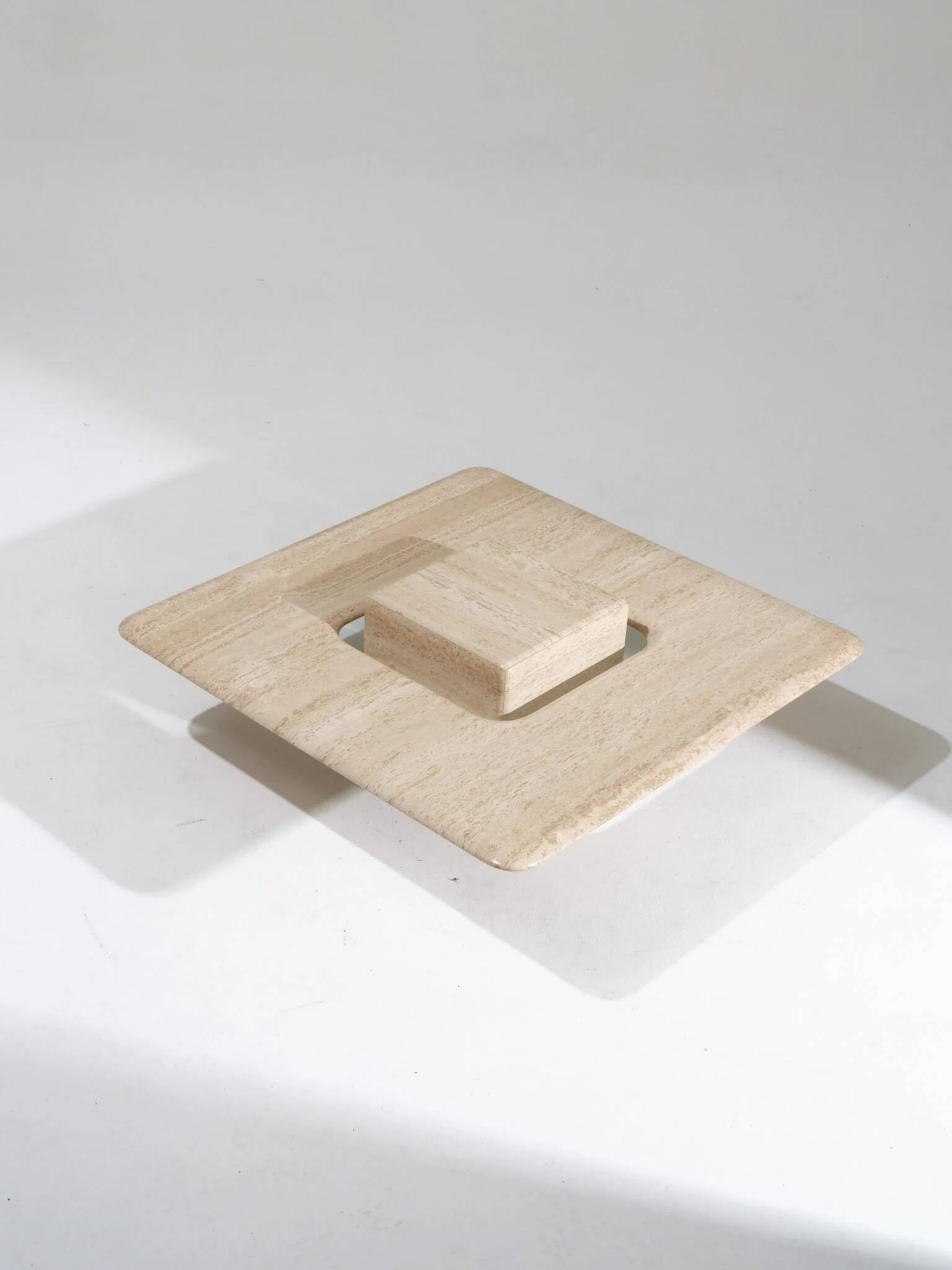 Table basse carrée Saturne en travertin, 1980s