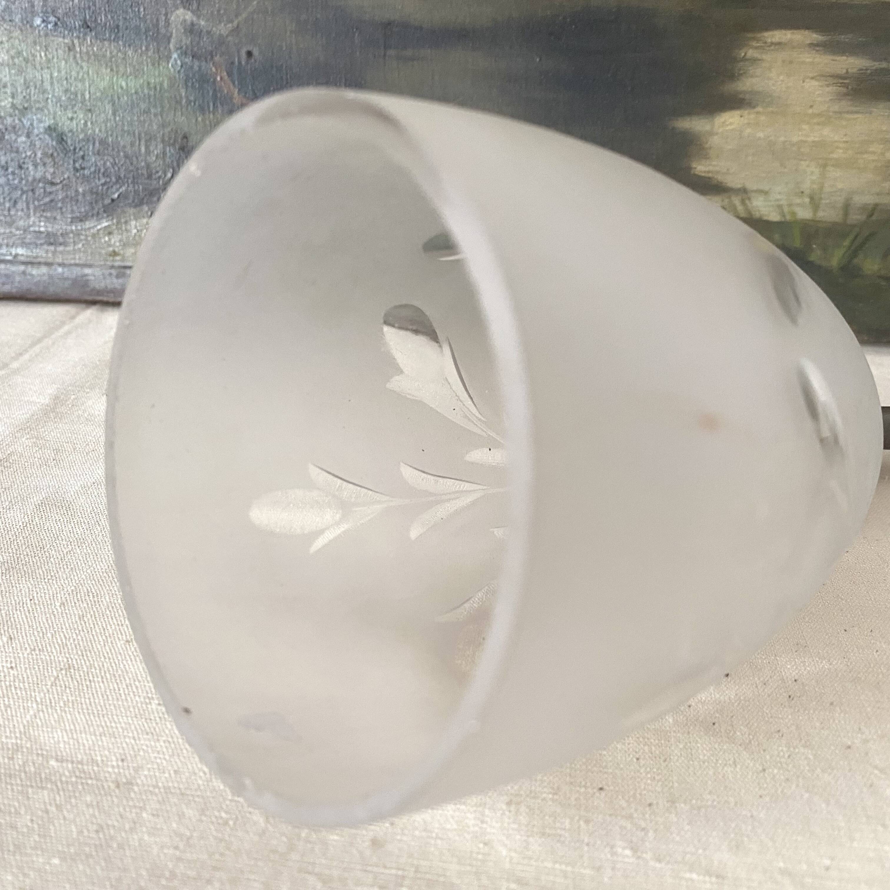 Applique ancienne col de cygne, tulipe de verre gravée