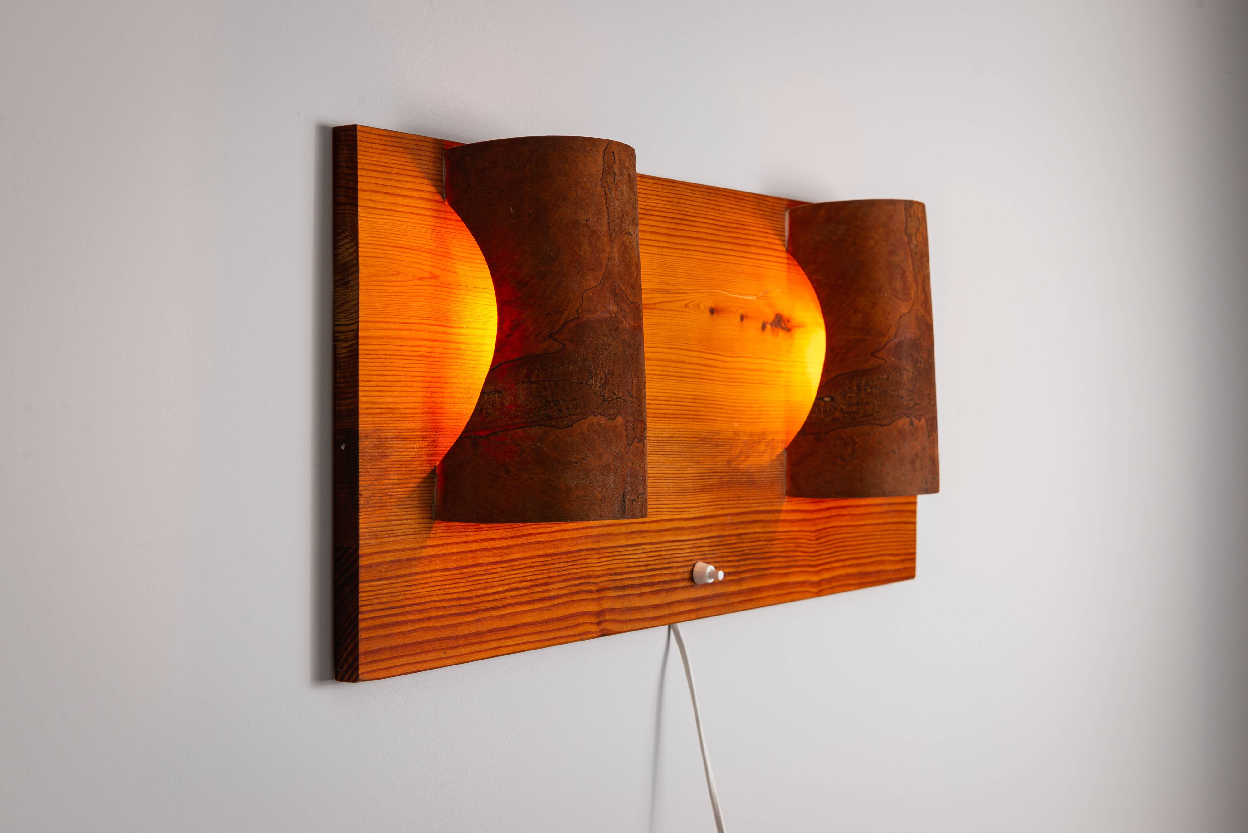 Rectangular pinewood wall lamp with bur wood veneer shades