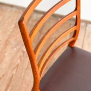 Chaise modèle 82 « Ambassade » en teck massif par Niels O. Møller, Danemark