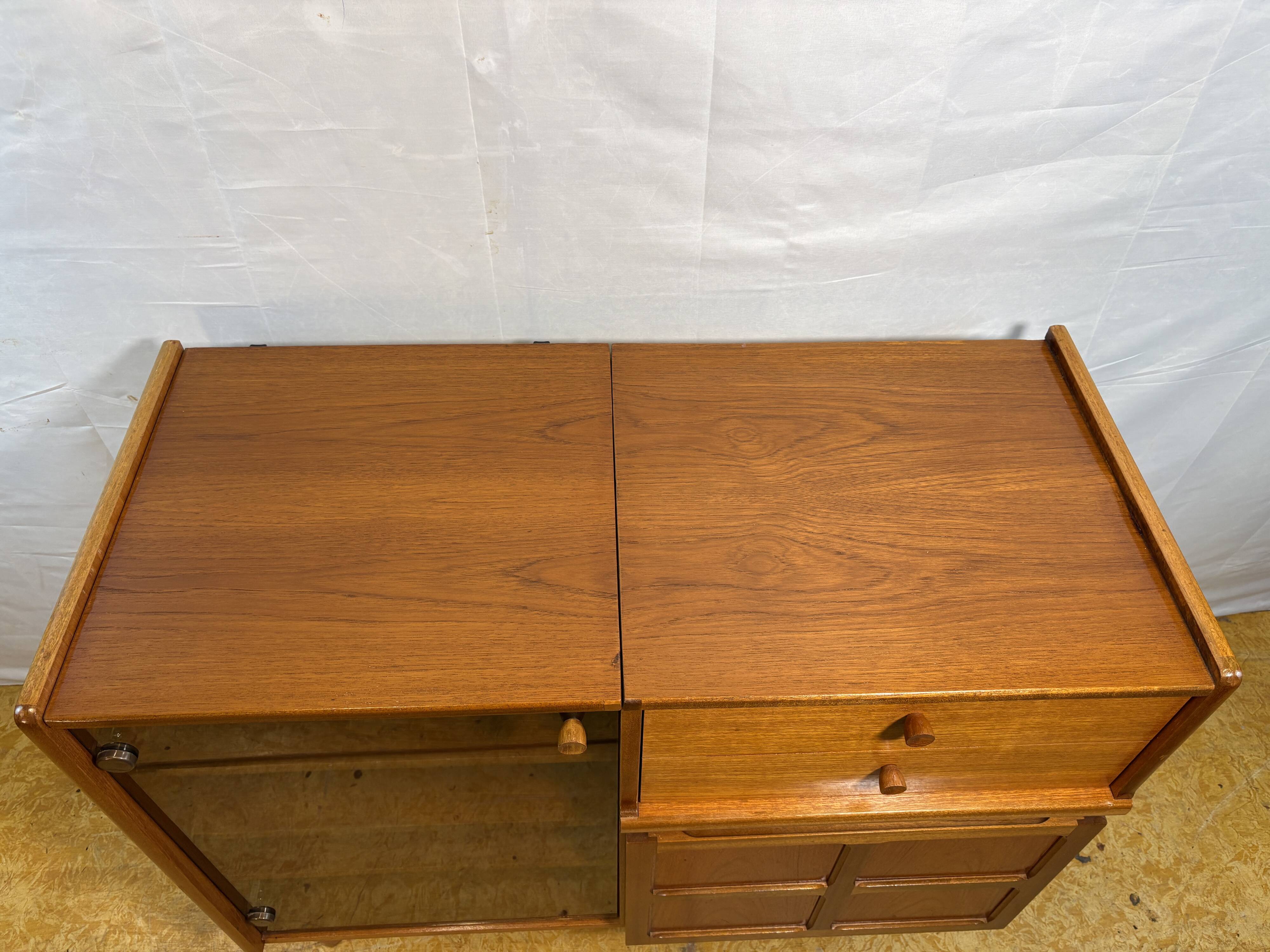 Cabinet de musique en teck rétro des années 50 par Nathan (vers 1960) Un fantastique an