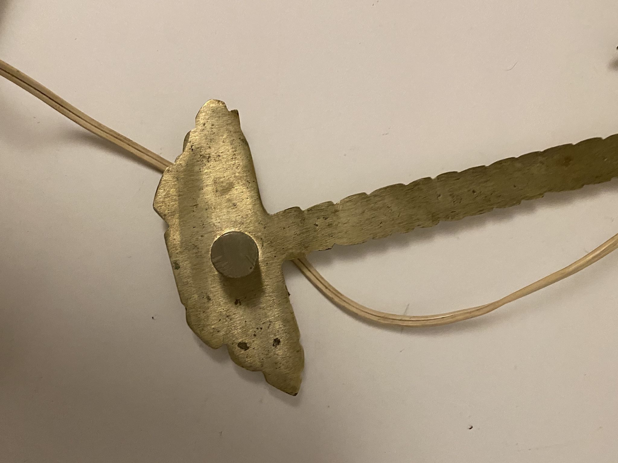 Hollywood Regency wall lamp in palm shape, in gold alloy brass type, from the 60s 70s.