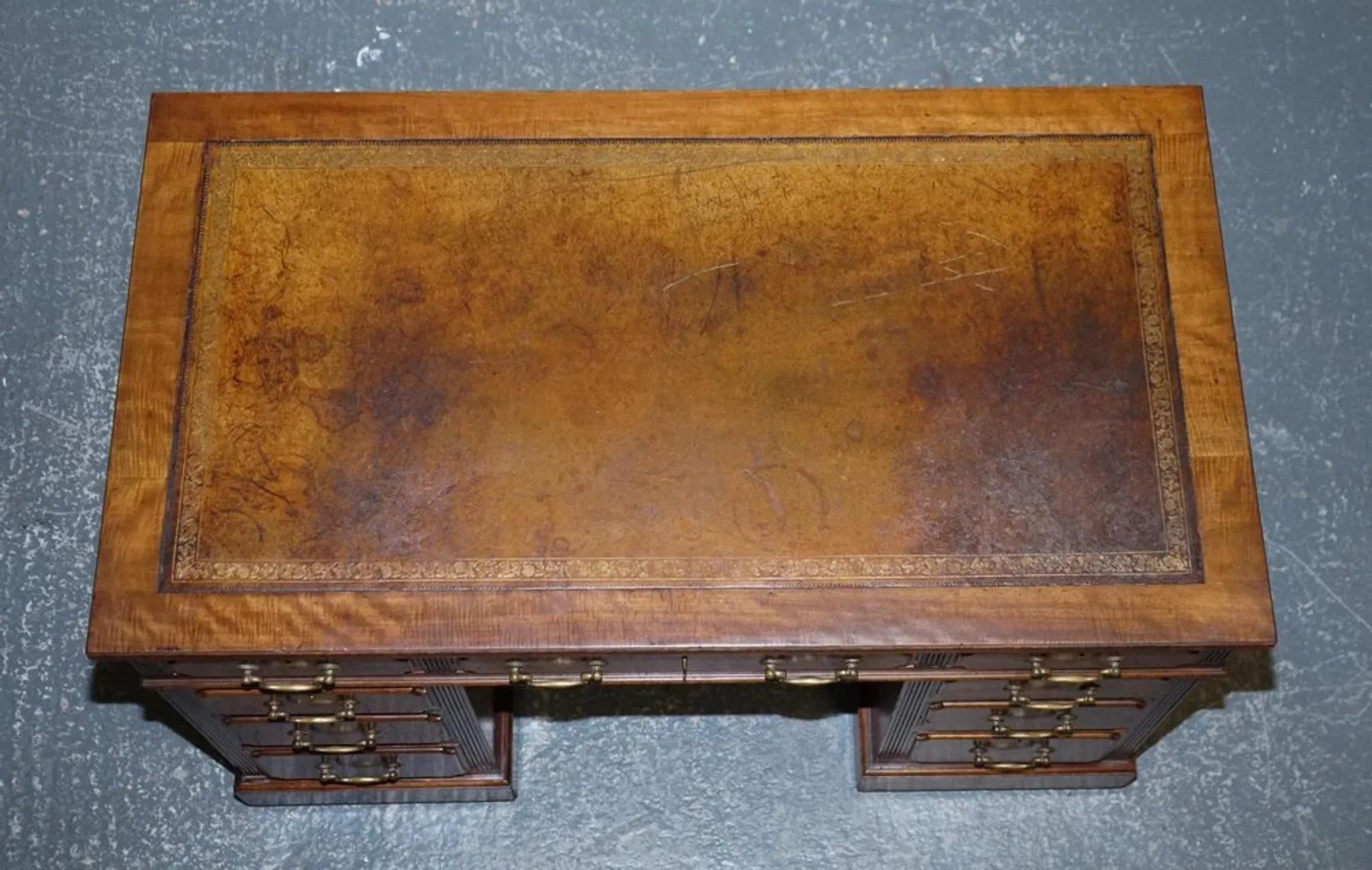 Antique Pedestal Desk by Edwardian Maple & Co, 1890