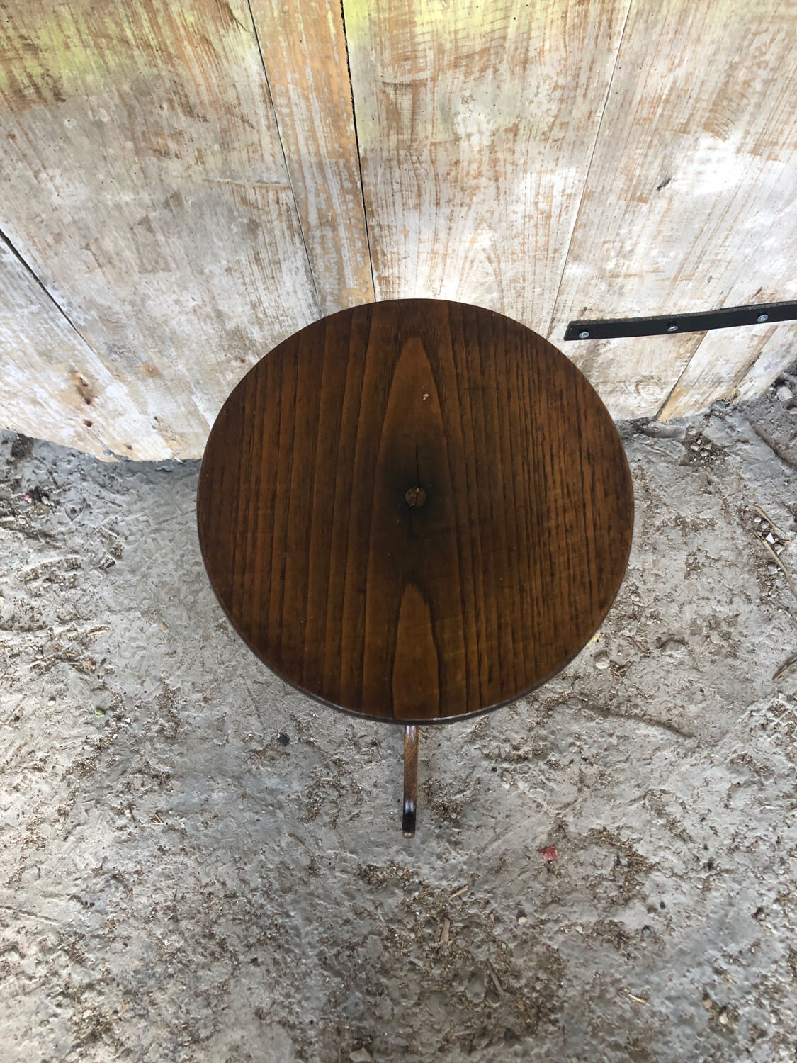 Fifth Door Pot Pot Tripod Wood turned Vintage