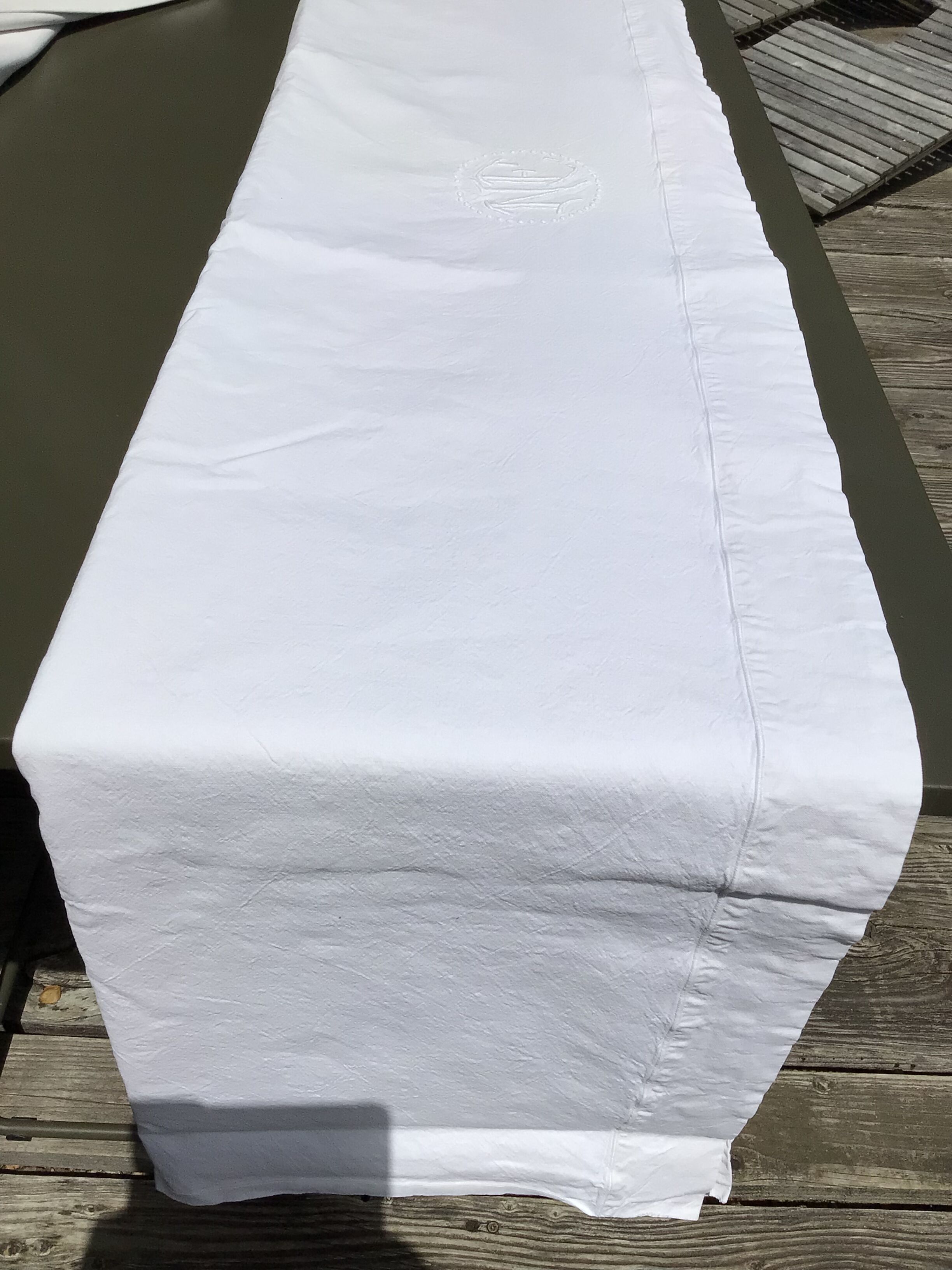 Sheet 1 place embroidered linen NE surrounded by dots