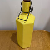 Bouteille en céramique jaune