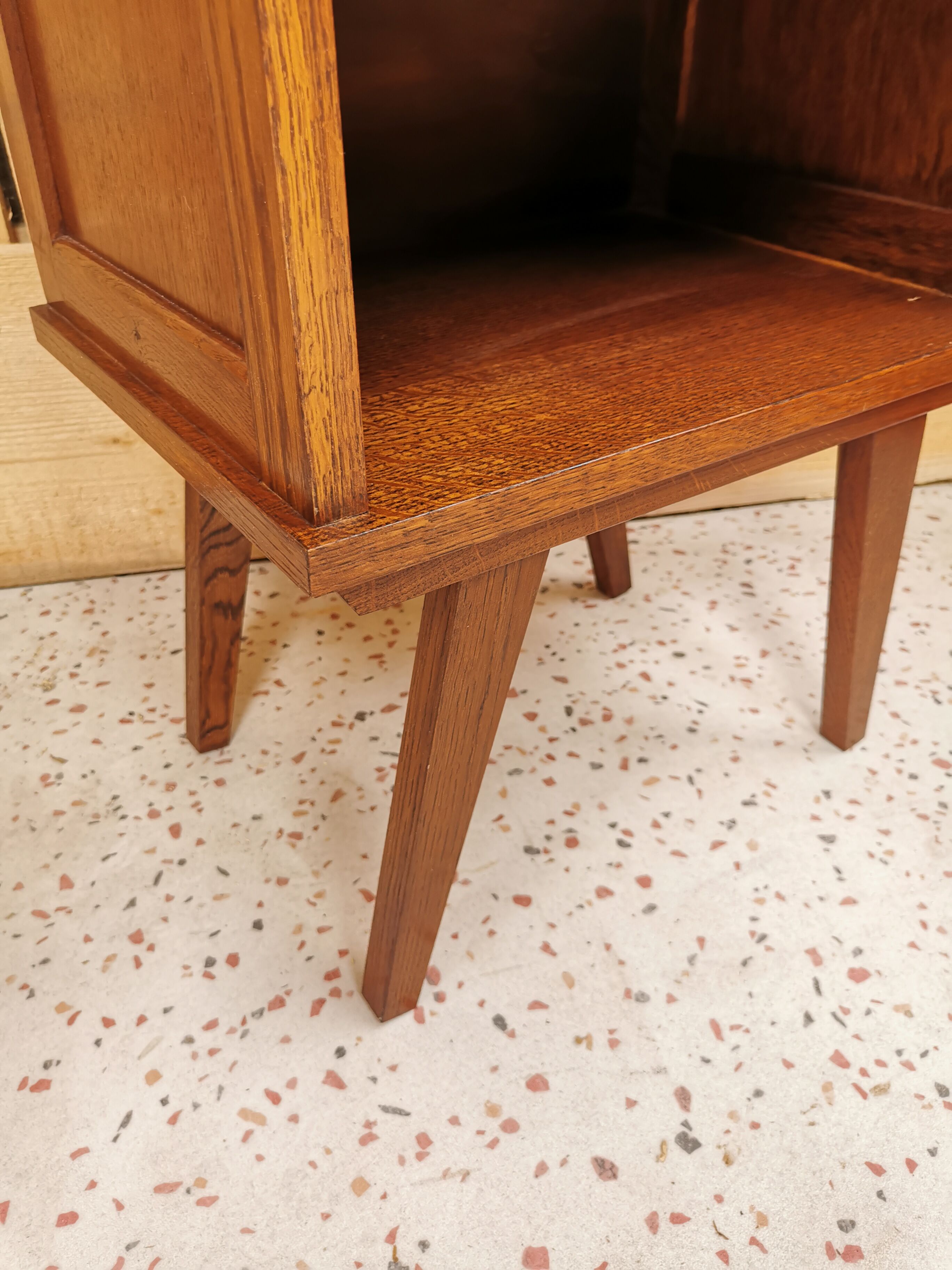 Bedside compass feet