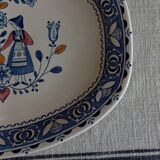 Johnson Brothers “Hearts & Flowers” - Large oval dish and 2 dinner plates ø 22 cm.