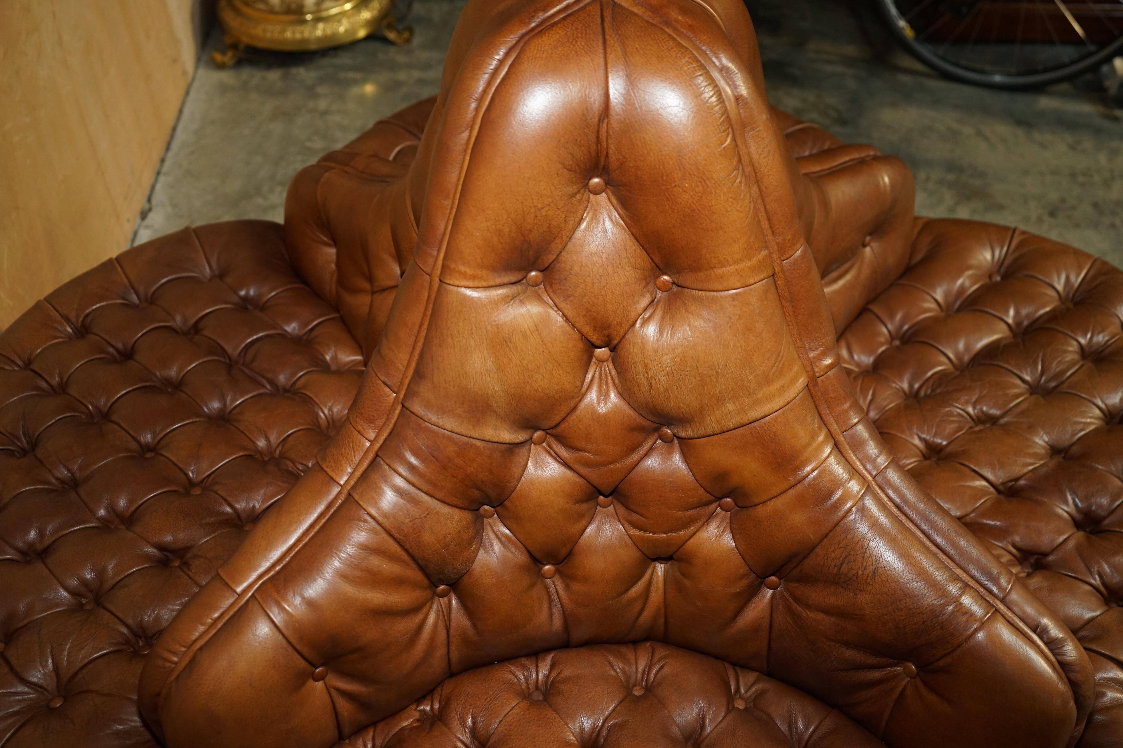 Leather Chesterfield tête-à-tête sofa, 4-seater
