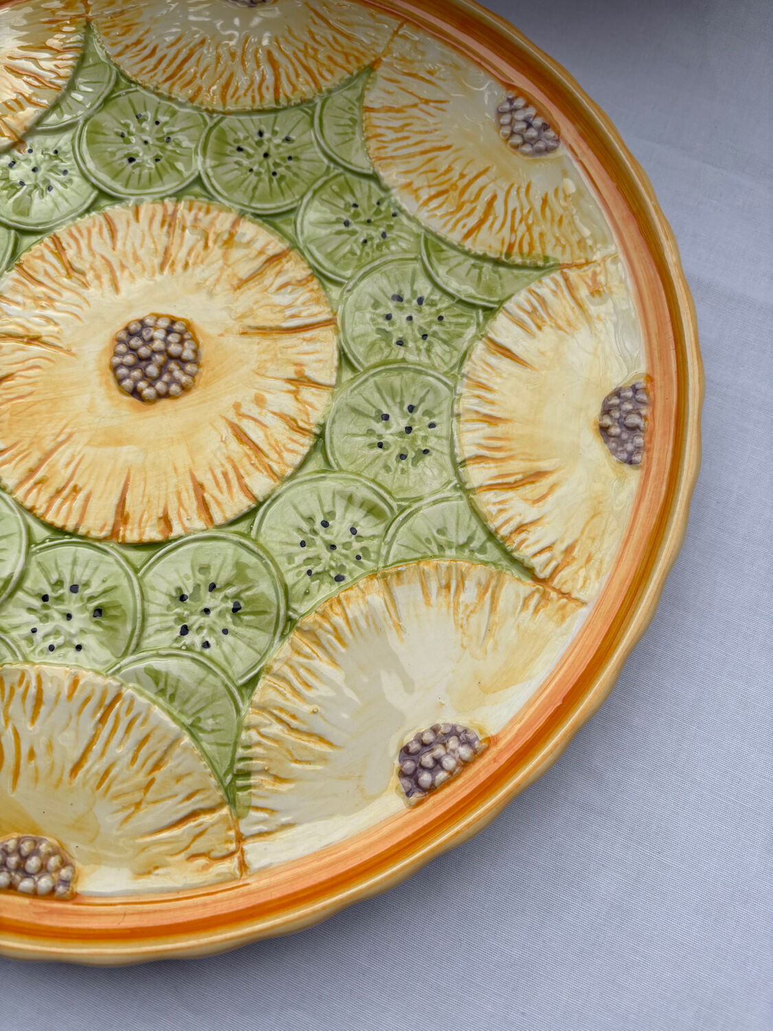 Serving dish with pineapple and kiwi glaze