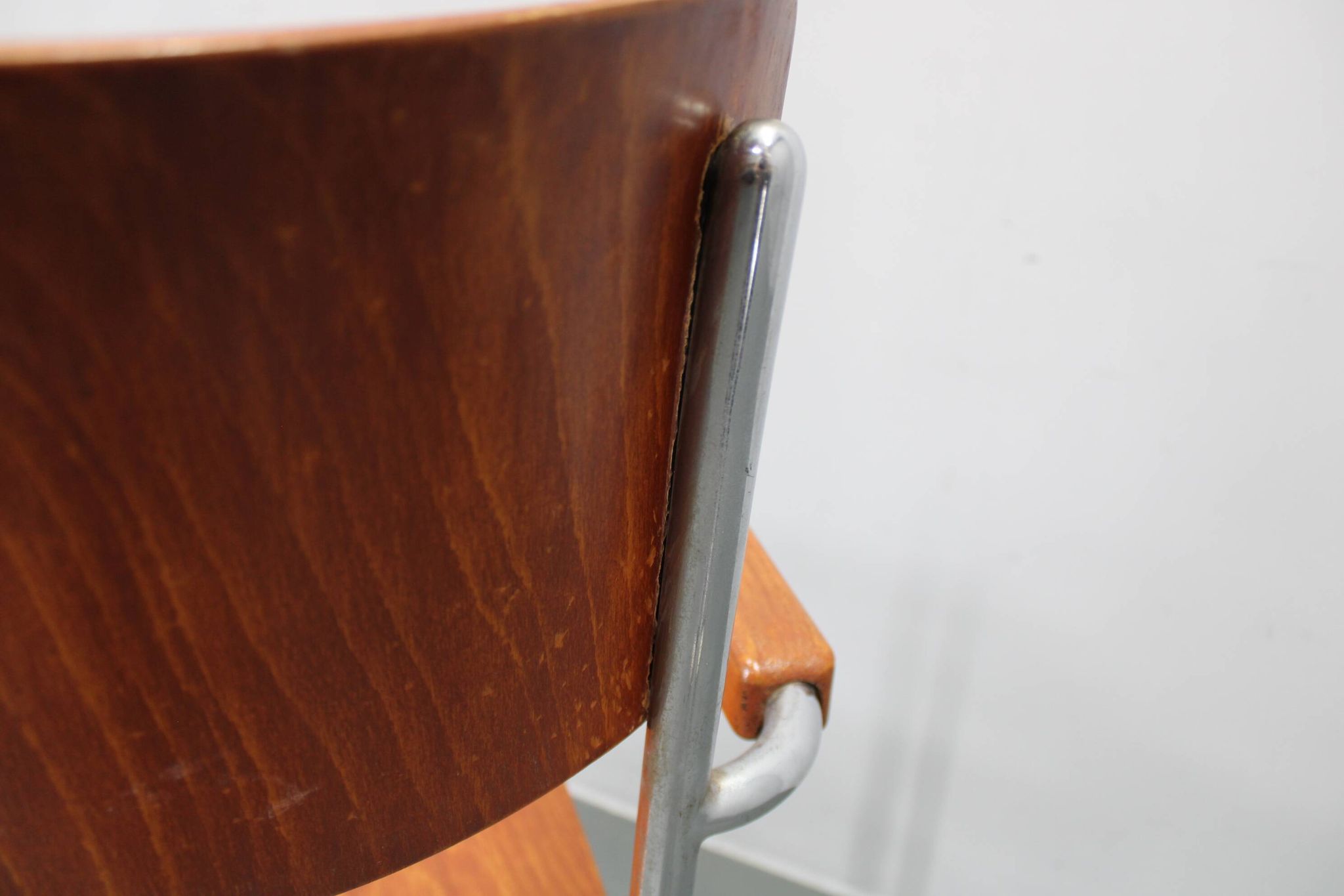 Bauhaus cantilever armchair in chrome tubular steel and beech, 1930s