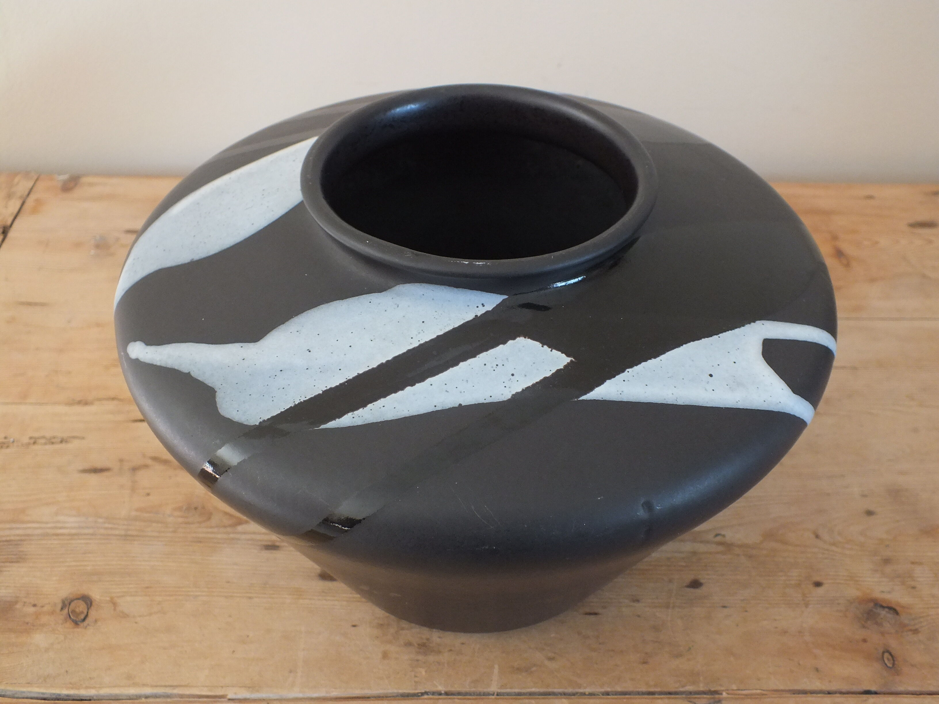 Vintage vase graphic black West Germany