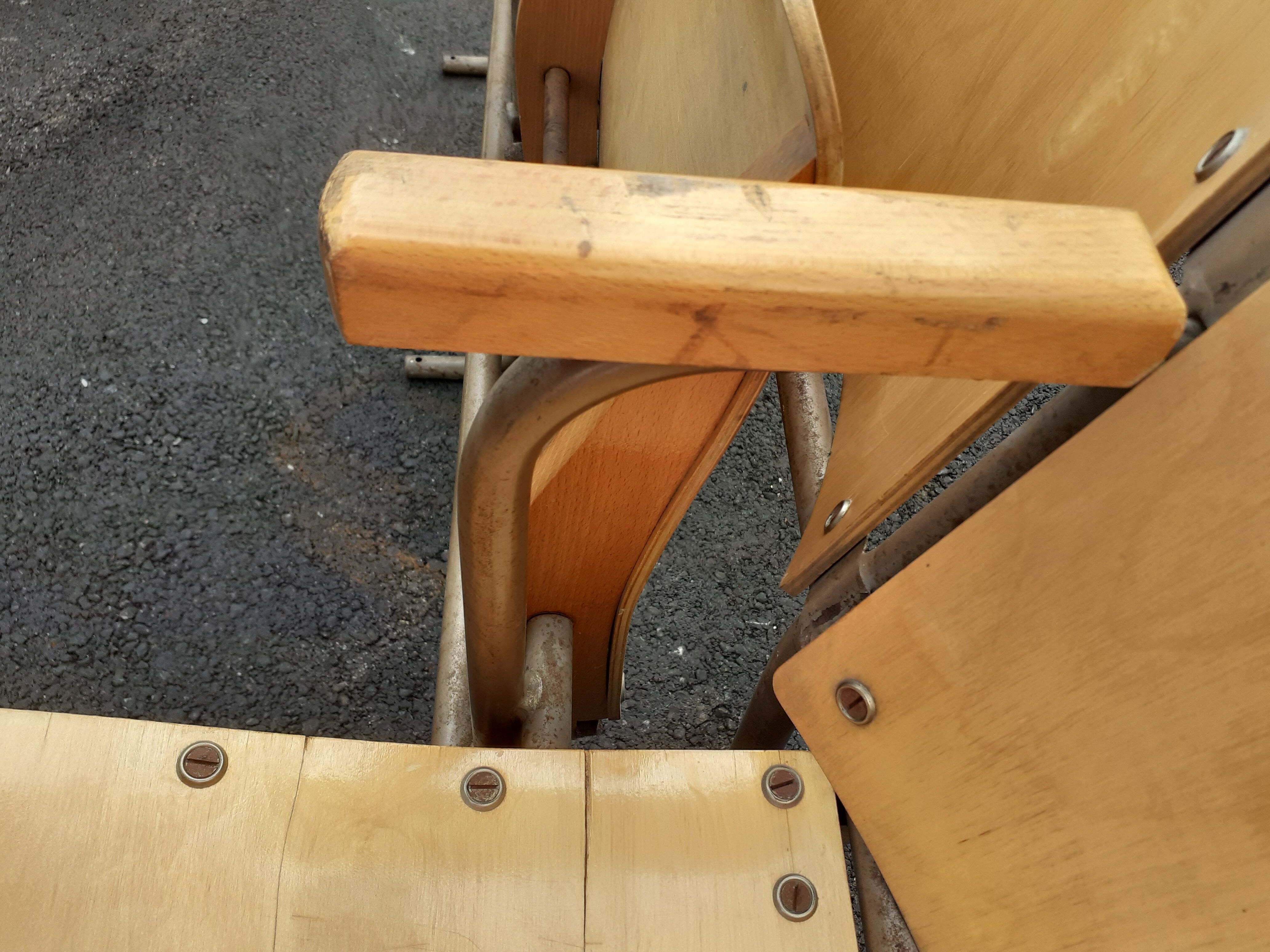 Wheelchair cinema theatre strapontin