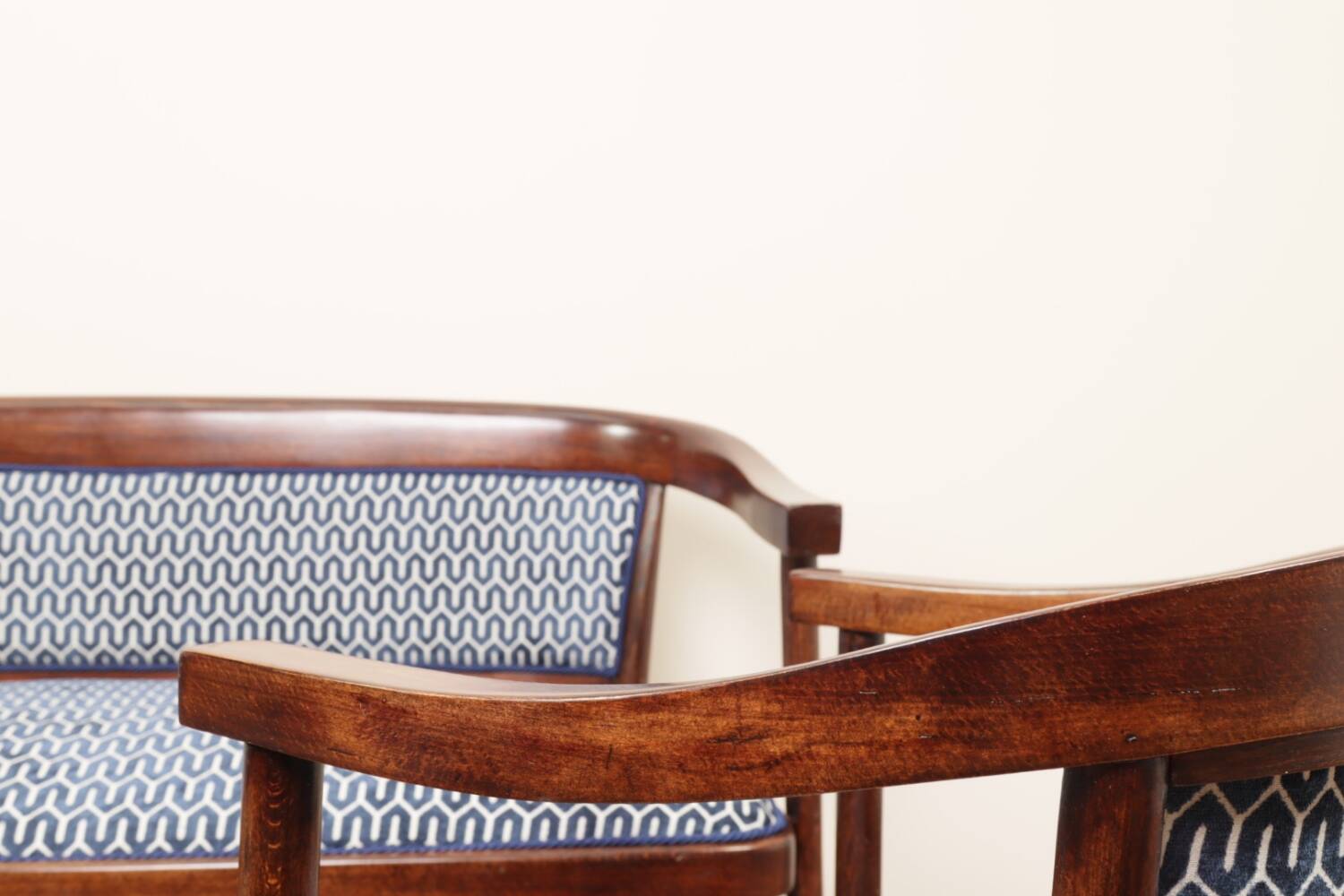 Thonet living room set, in wood and blue jacquard, 1910