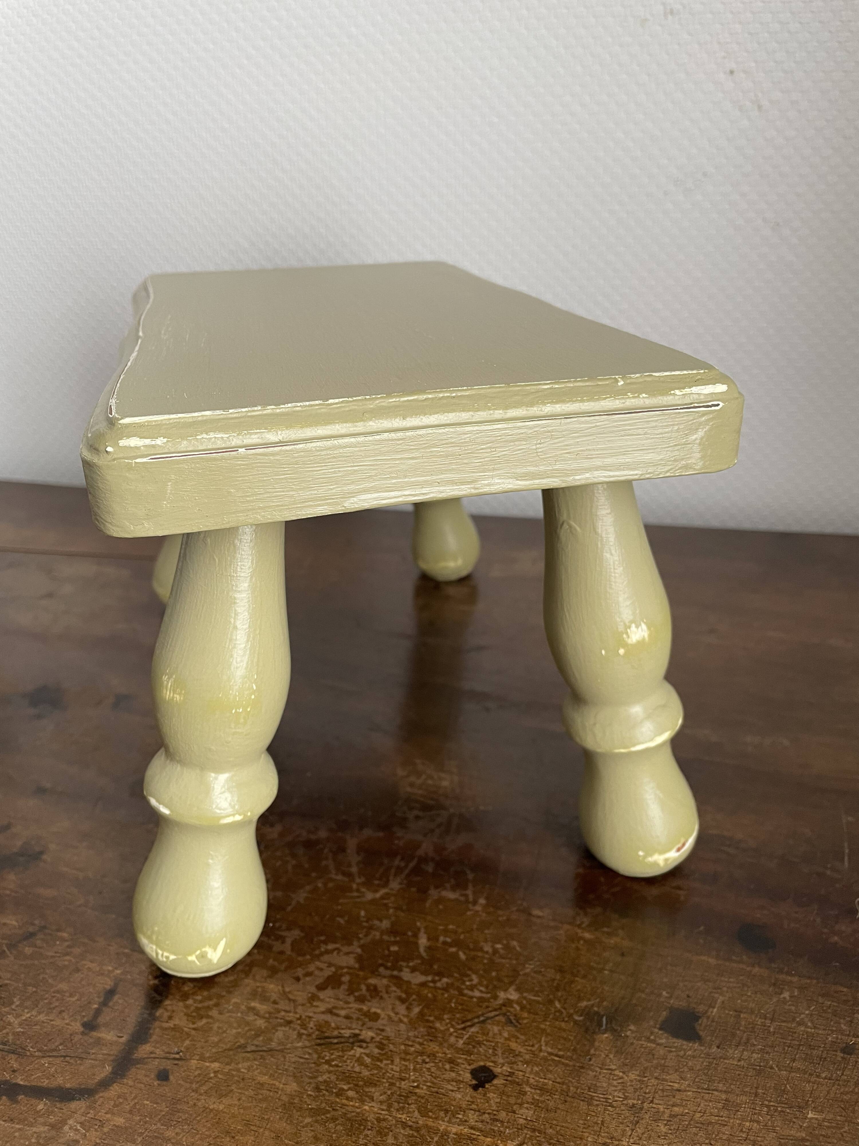 Stool with turned legs